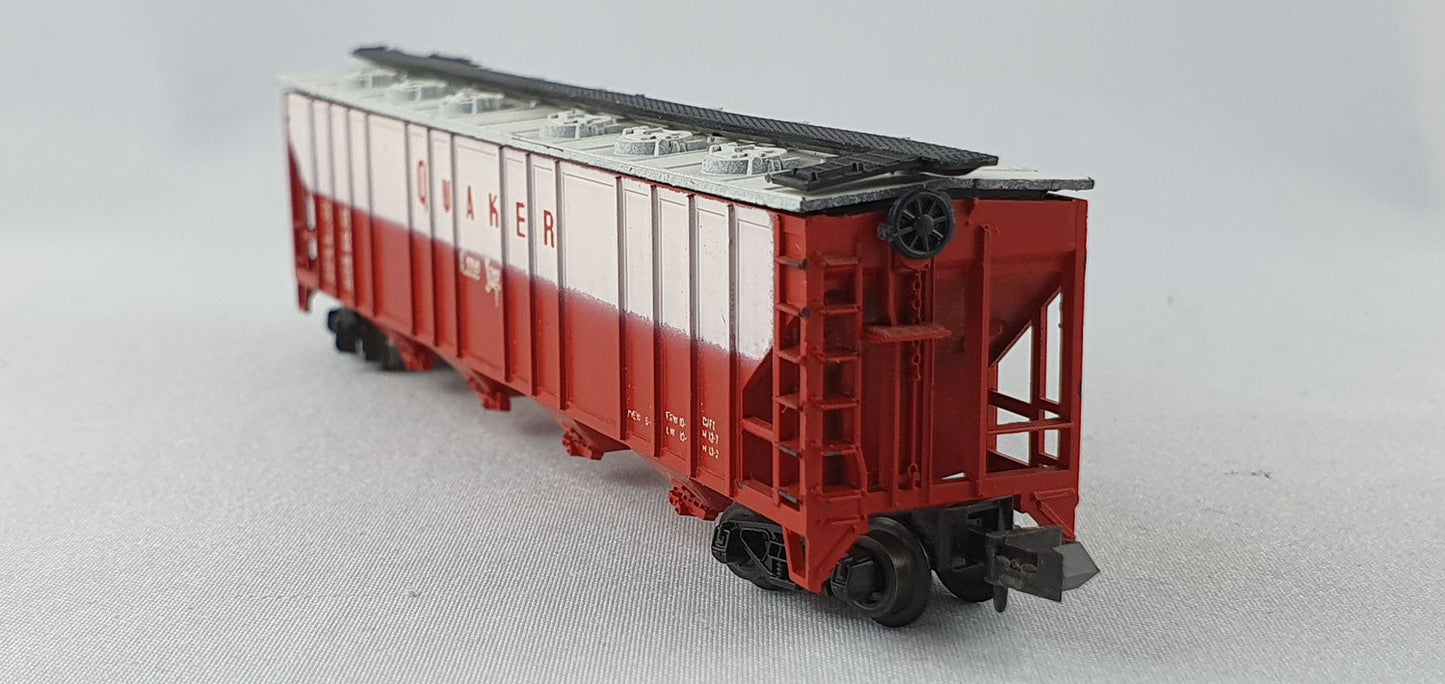 AHM 4446G NSRX "QUARKER" Covered Hopper (DG564)