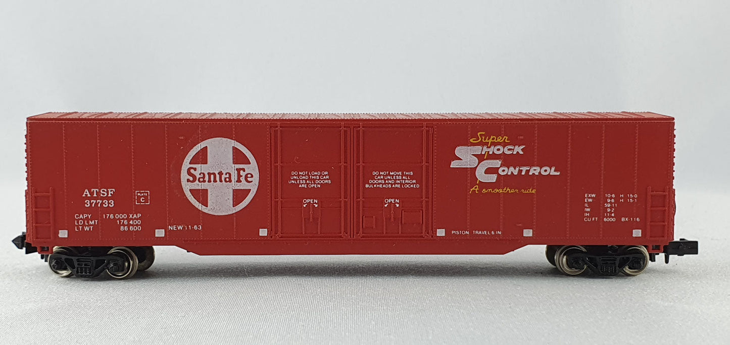 Con Cor 5551 1-2 ATSF Box Car 60 foot (DG568)