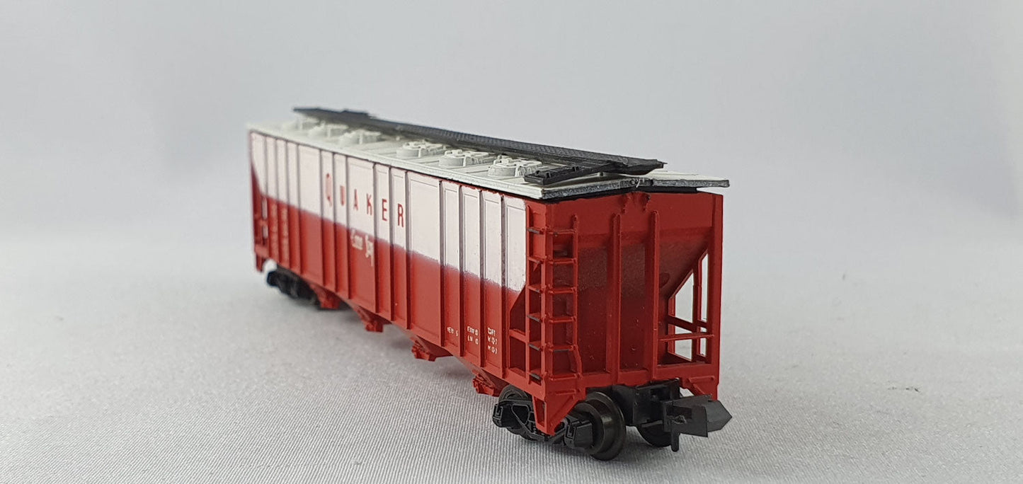 AHM 4446G NSRX "QUARKER" Covered Hopper (DG564)